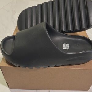 Yeezy Slides - New with box